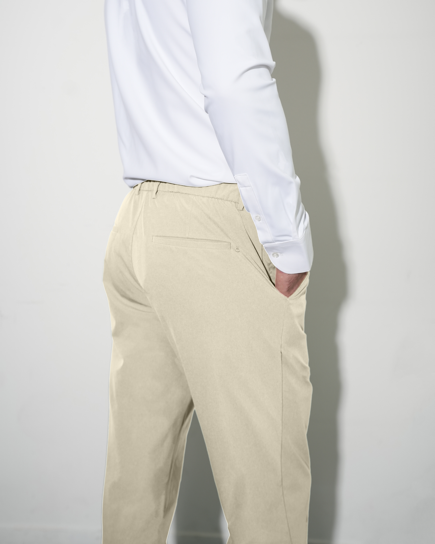 Light-weight pants sand